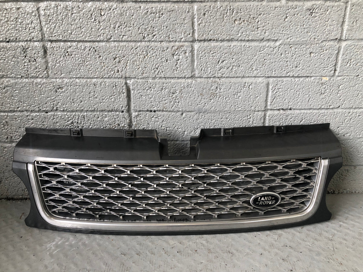 Range Rover Sport Front Grille Facelift in Silver Autobiography L320 D16076