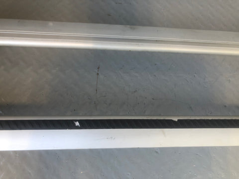 Thule WingBar with Lock and Key to fit Discovery 3 / 4 Land Rover L10076