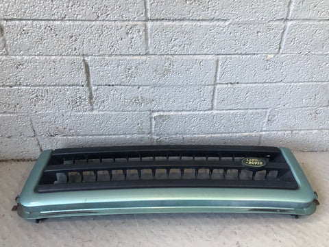Discovery 2 Front Grille Pre-Facelift Charleston Green Land Rover L20076