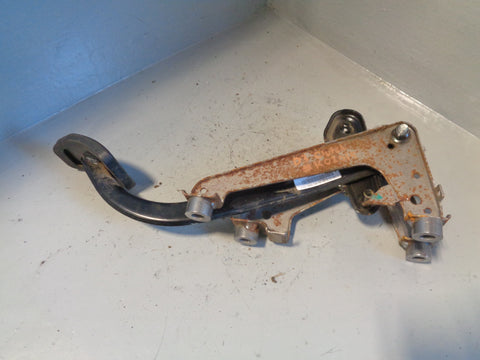 Discovery 3 Clutch Pedal Assembly SUB000021 Land Rover 2004 to 2009
