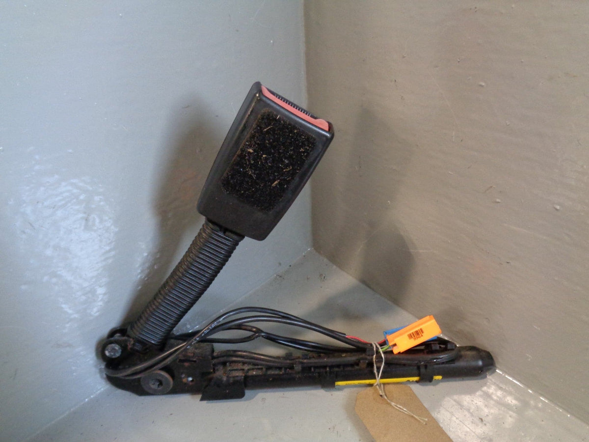 Discovery 4 Seat Belt Pre-Tensioner Buckle Near Side Front Land Rover Type 1