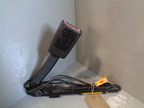 Discovery 4 Seat Belt Pre-Tensioner Buckle Near Side Front Land Rover Type 1