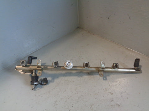 Range Rover L322 Fuel Injector Rail Petrol 4.2 V8 Supercharged AJ-V8 Near Side
