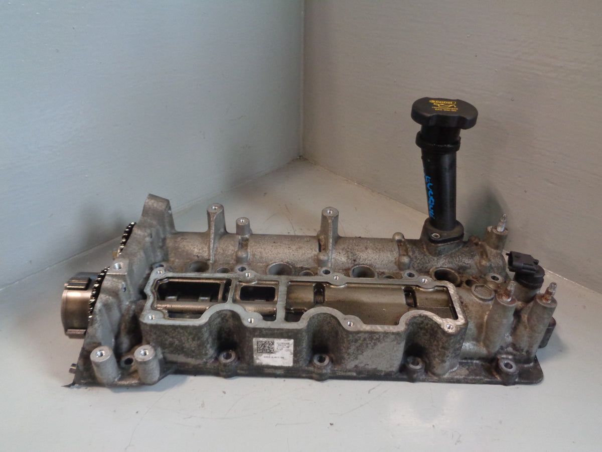 Range Rover Evoque Rocker Cover Camshafts G4D3-6J011 AJ200 L538 2016 to 2018