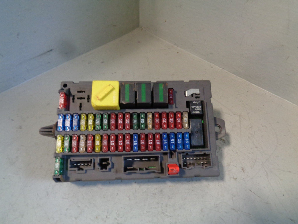 Discovery 2 Fuse Box Under Dash YQE000251 Land Rover 1998 to 2004