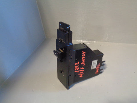 Range Rover L322 Near Side Front Electric Window Switch YUD000263PVA