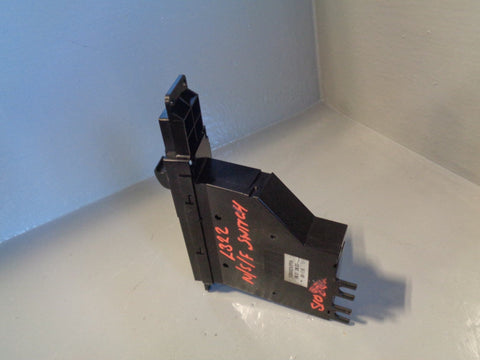 Range Rover L322 Near Side Front Electric Window Switch YUD000263PVA