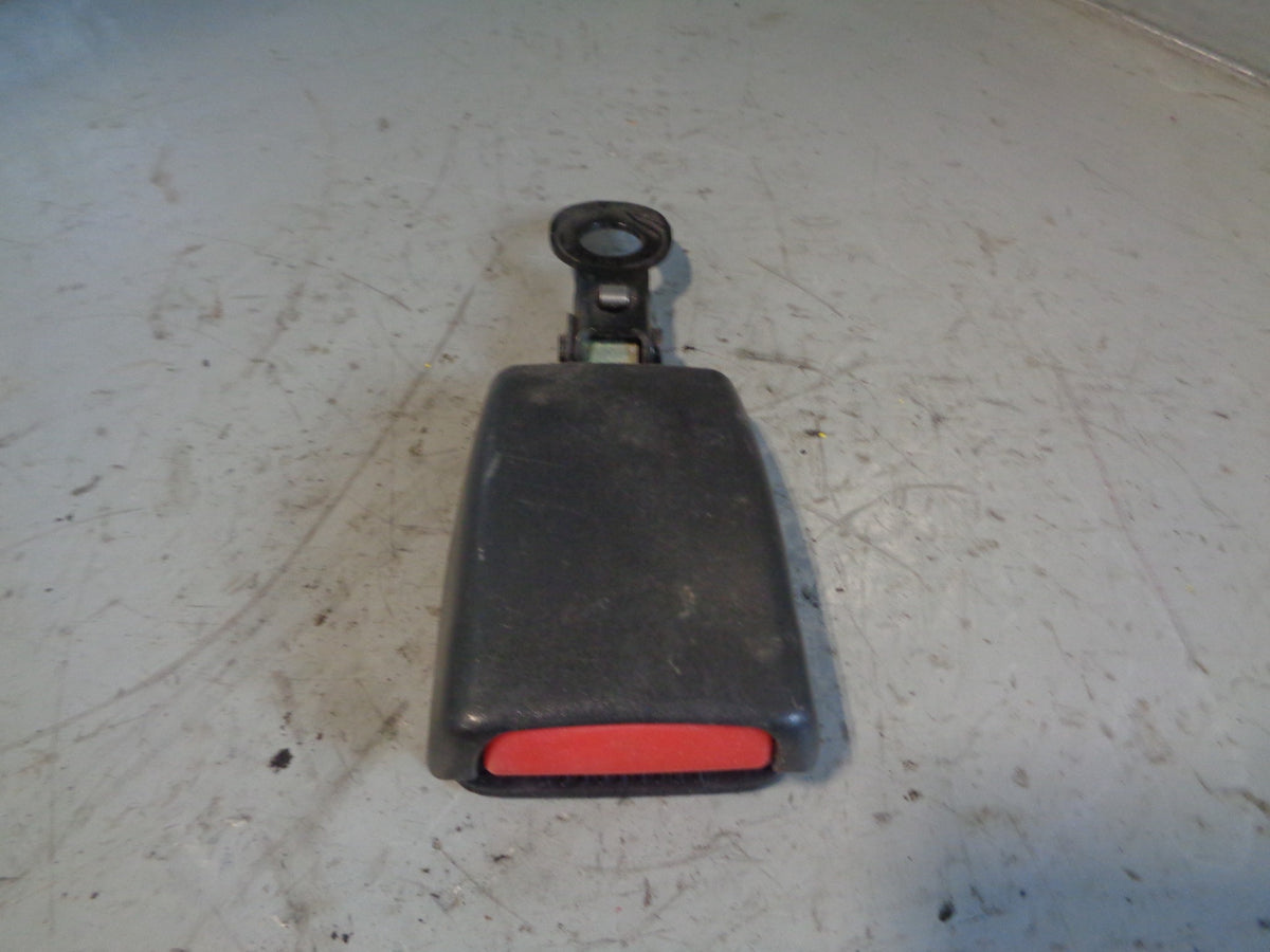 Discovery 2 Seat Belt Buckle Clasp Centre Rear Land Rover 1998 to 2004