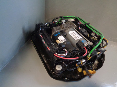 Range Rover L322 Air Suspension Compressor Pump AMK RQU500302 L24045