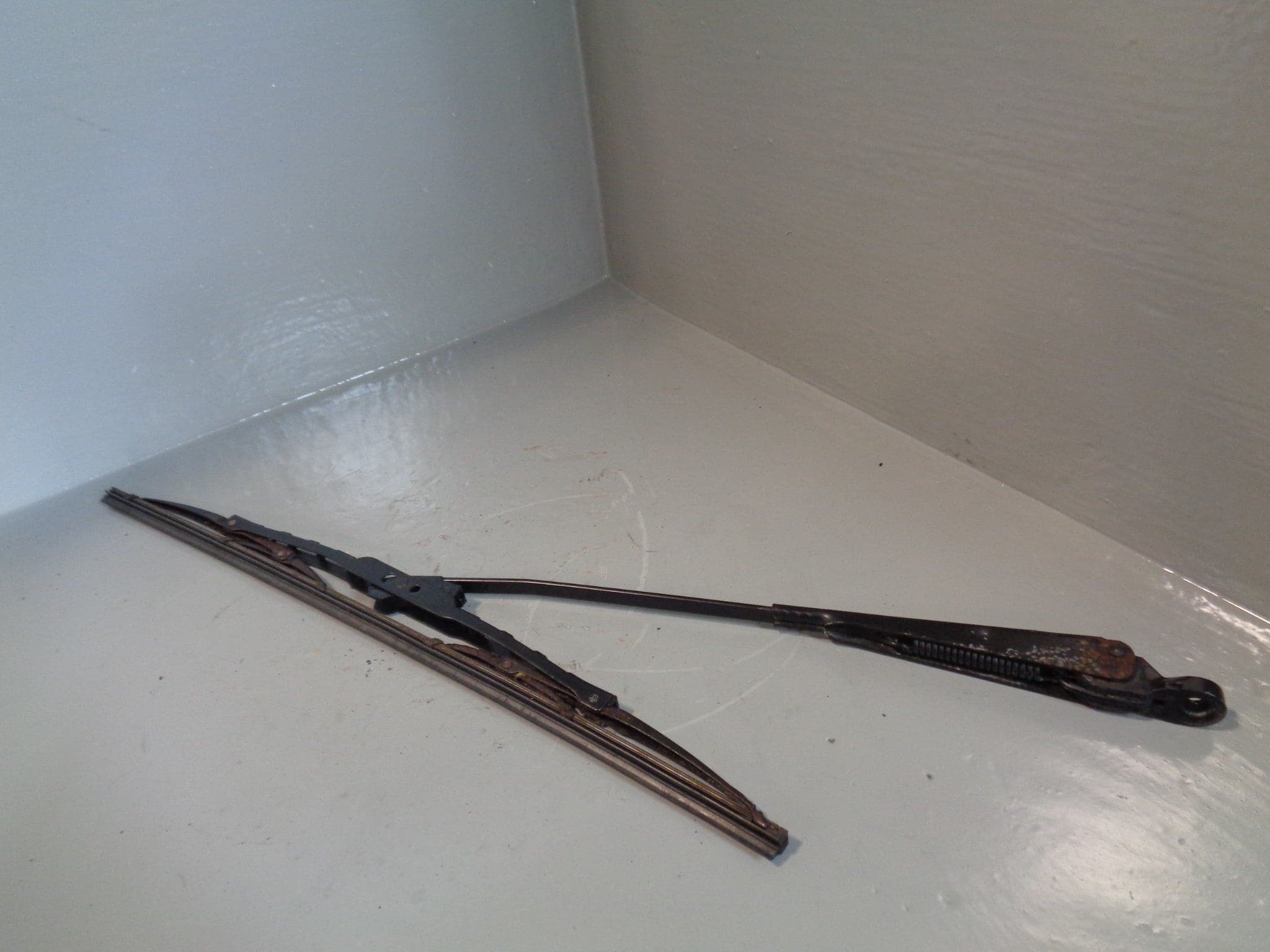 L322 Rear Wiper Range Rover L322 Rear Wiper Arm 2002 to 2010 Land Rover – Gentlemen Of ...