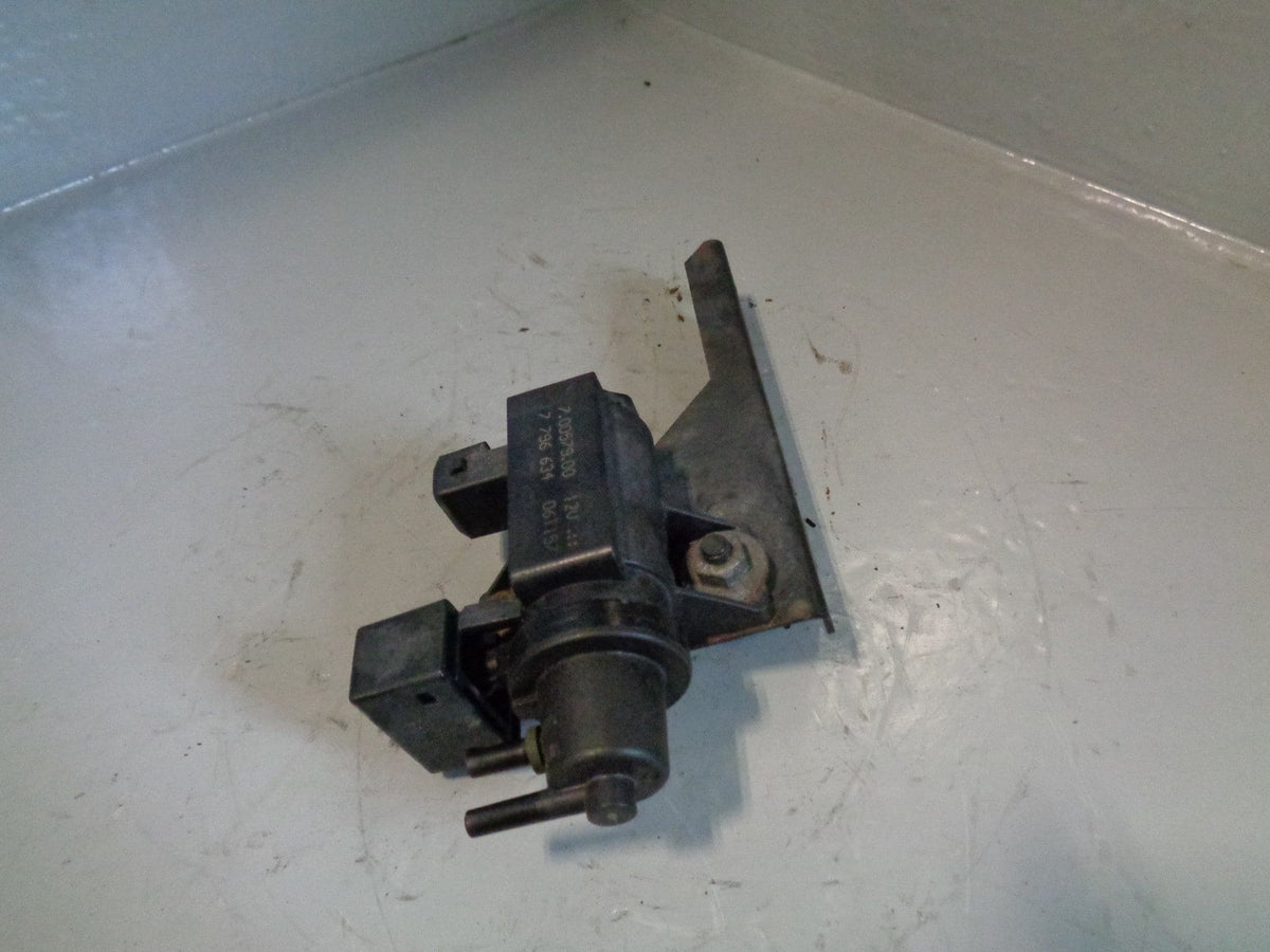Freelander 1 Vacuum Solenoid Valve 2.0 TD4 7 796 634 With Bracket 2001 to 2006