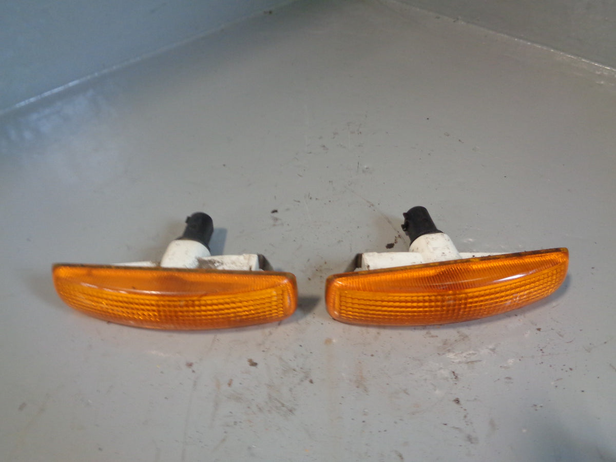 Discovery 3 Indicator Side Repeaters For Wings Pair Land Rover 2004 to 2009