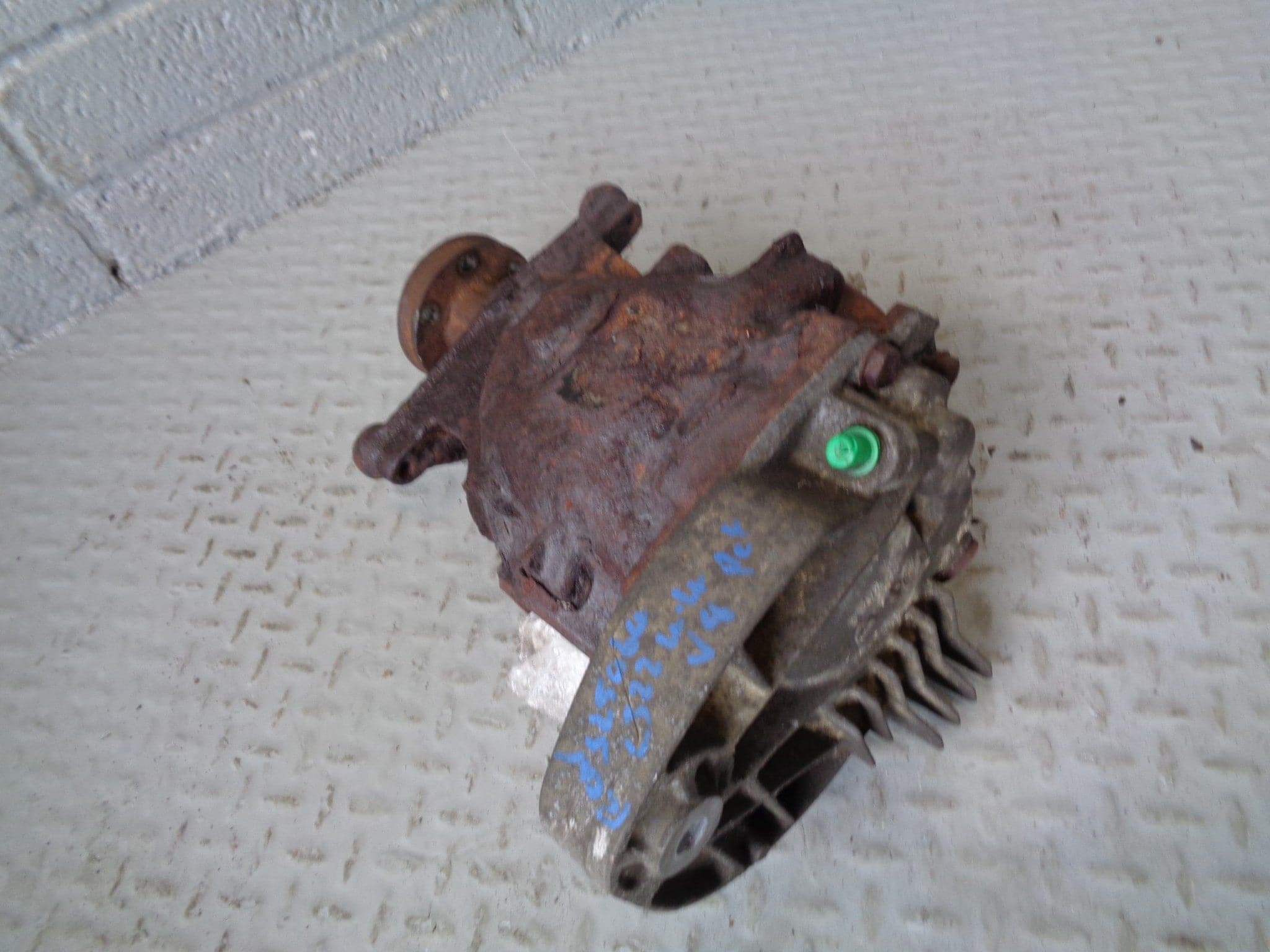L322 Rear Diff Oil Range Rover L322 Rear Diff 4.4 V8 M62 3.73 Ratio TBB000070 2002 to 200 ...