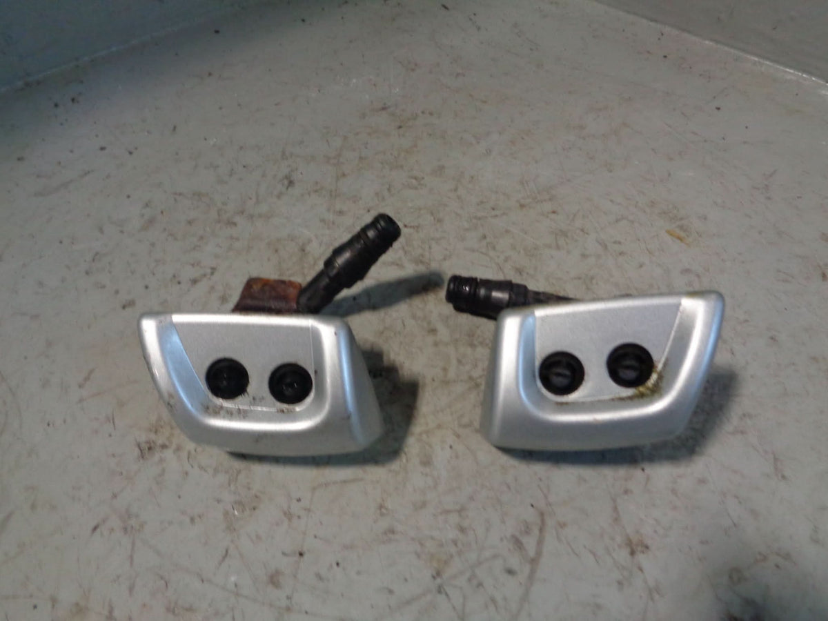 Range Rover L322 Washer Jets Headlight Washers Pair Of Silver 2006 to 2009