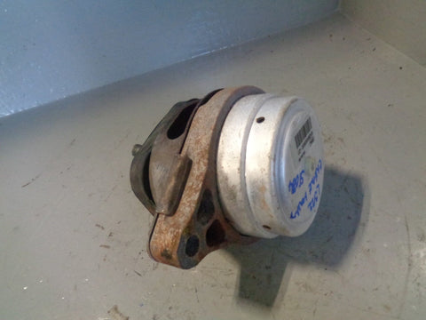 Range Rover L322 Engine Mount Bracket Right KKB500500 3.0 TD6 2002 to 2006