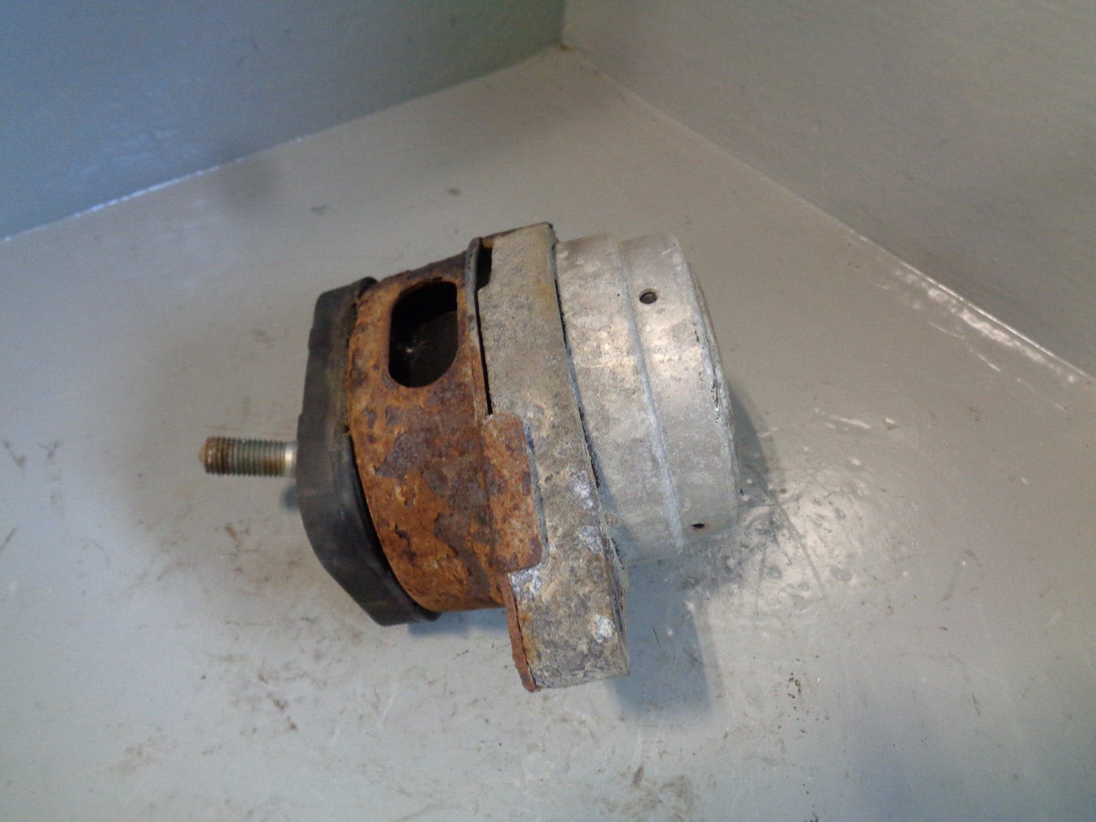 Range Rover L322 Engine Mount Bracket Right KKB500500 TD6 2002 to 2006 R14054