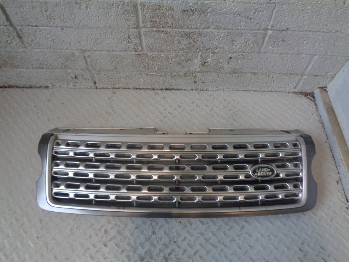 Range Rover L405 Grille Front in Silver Pre-Facelift 2013 to 2015 K21015