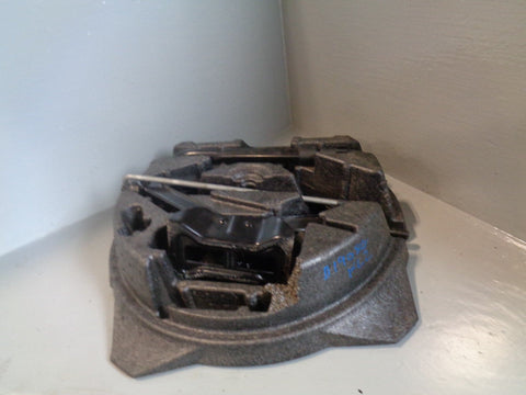Freelander 2 Scissor Jack with Handle in Housing Brace Land Rover D19084