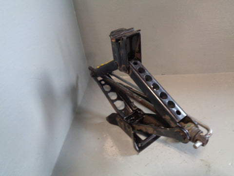 Freelander 2 Scissor Jack with Handle in Housing Brace Land Rover D19084
