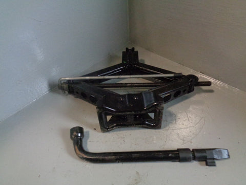 Freelander 2 Scissor Jack with Handle in Housing Brace Land Rover D19084