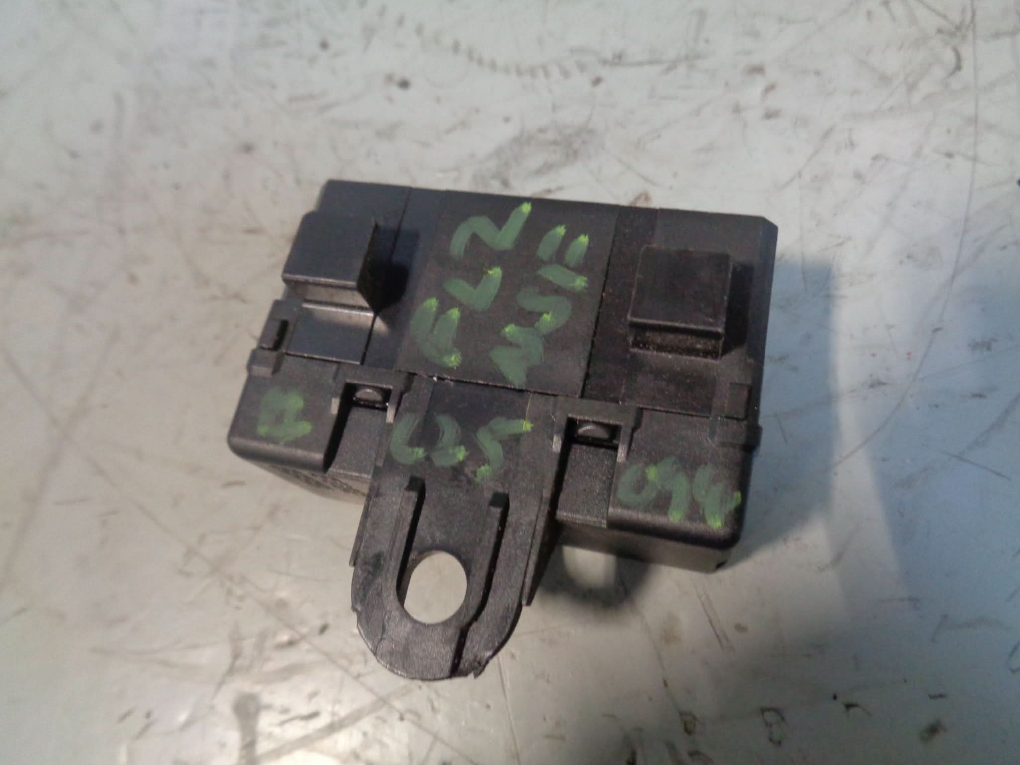 Land Rover Freelander 1 Right Seat Heater Switch – Genuine Land Rover YUG103100LNF