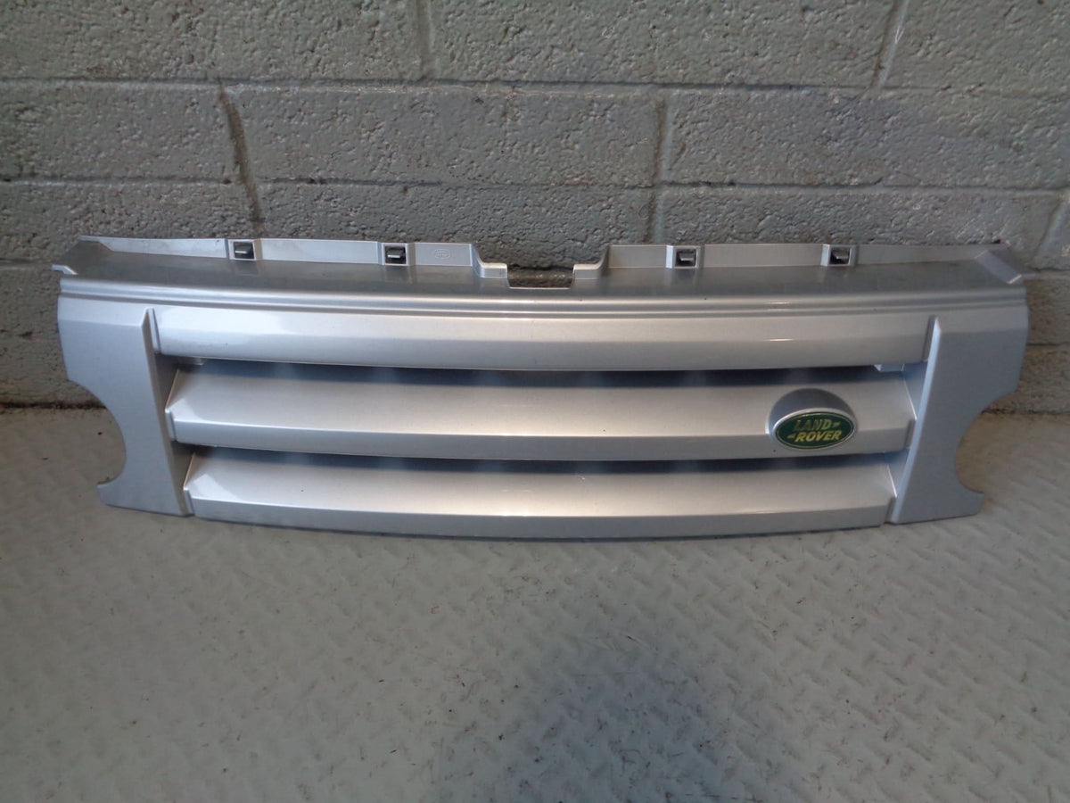 Discovery 3 Grille Front Zermatt Silver Land Rover 2004 to 2009 K22104