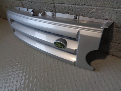 Discovery 3 Grille Front Zermatt Silver Land Rover 2004 to 2009 K22104
