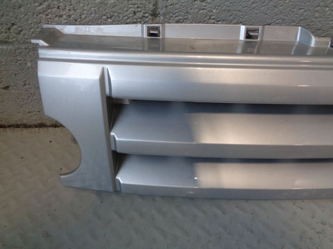 Discovery 3 Grille Front Zermatt Silver Land Rover 2004 to 2009 K22104