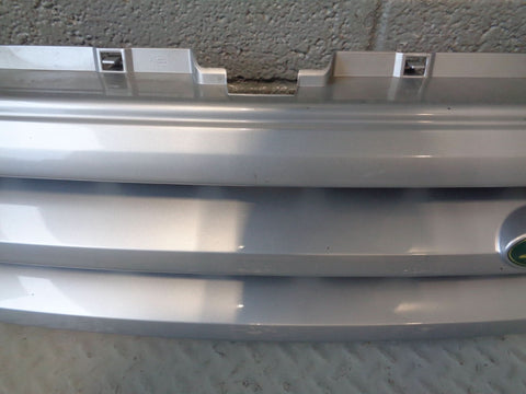 Discovery 3 Grille Front Zermatt Silver Land Rover 2004 to 2009 K22104