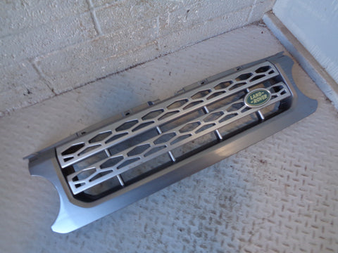 Discovery 4 Grille Front Stornoway Grey   Land Rover 2009 to 2016 L29025
