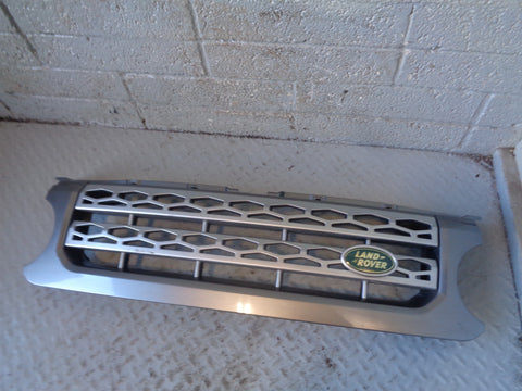 Discovery 4 Grille Front Stornoway Grey   Land Rover 2009 to 2016 L29025
