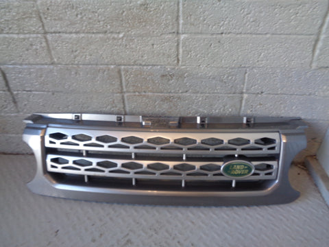 Discovery 4 Grille Front Stornoway Grey   Land Rover 2009 to 2016 L29025