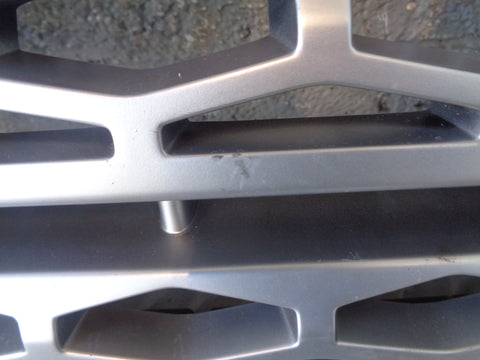 Discovery 4 Grille Front Stornoway Grey   Land Rover 2009 to 2016 L29025