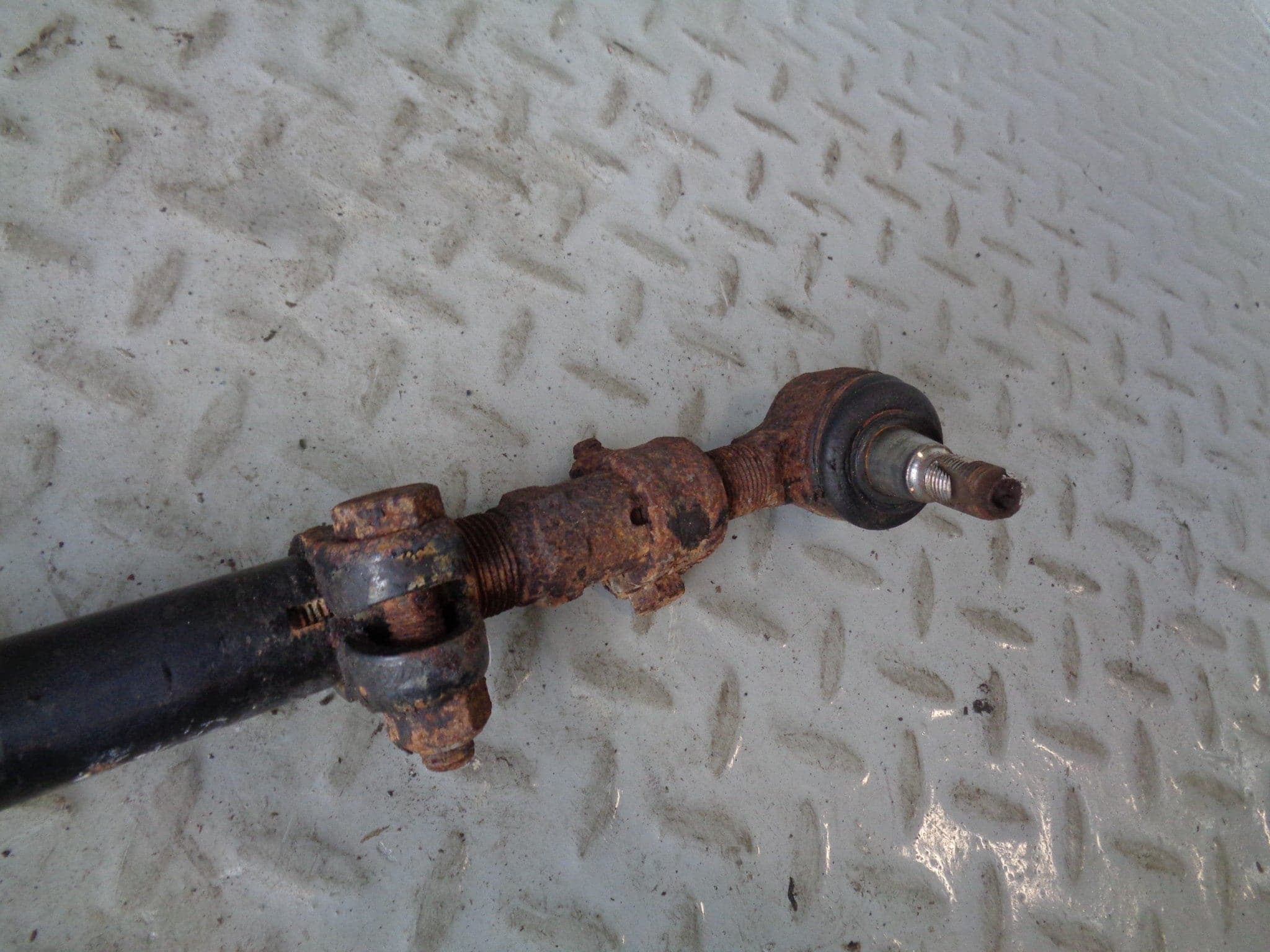 New Track Rod Tie Rod Assembly For Land Rover Discovery 2 - Front End, Part TIQ000010