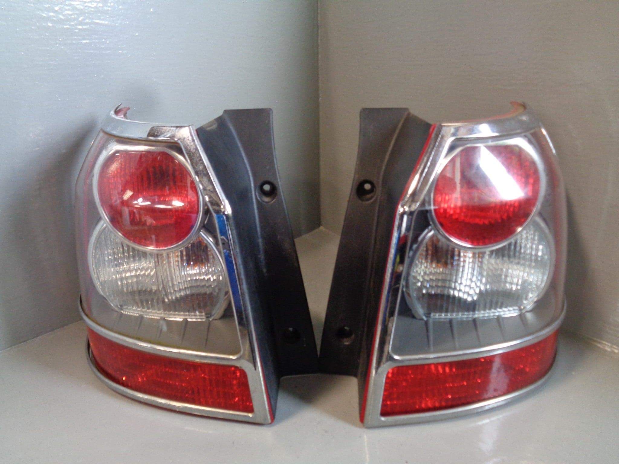 Range Rover Rear Light Clusters Freelander 2 Rear Tail Light Clusters Pair Chrome Trim Land Rover R290 ...
