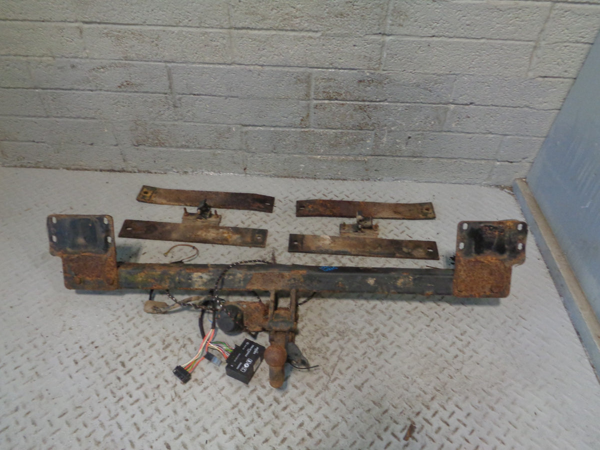 Range Rover L322 Tow Bar Single Electric with Tow Ball 2002 to 2009 L15015