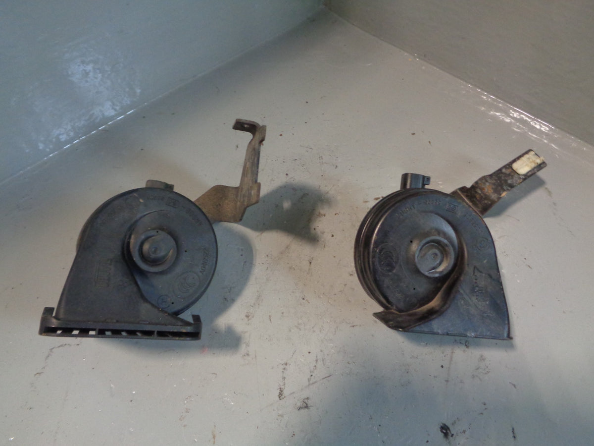 Range Rover L322 Horns Pair Of Two Tone Horns Land Rover 2010 to 2013 L03035