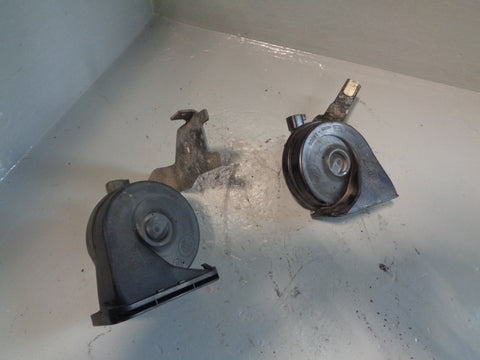 Range Rover L322 Horns Pair Of Two Tone Horns Land Rover 2010 to 2013 L03035