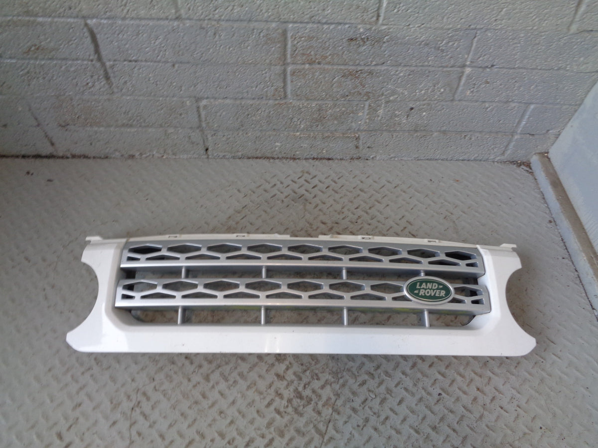 Discovery 4 Grille Front Fuji White Land Rover 2009 to 2016 L22015