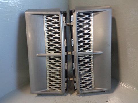 Range Rover L322 Wing Side Grilles Vents Supercharged 2002 to 2009 L10065