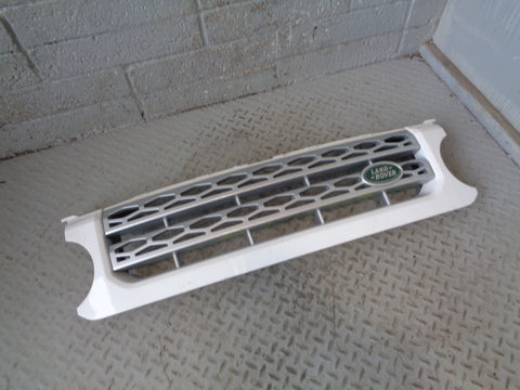 Discovery 4 Grille Front Fuji White Land Rover 2009 to 2016 L22015