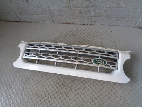 Discovery 4 Grille Front Fuji White Land Rover 2009 to 2016 L22015