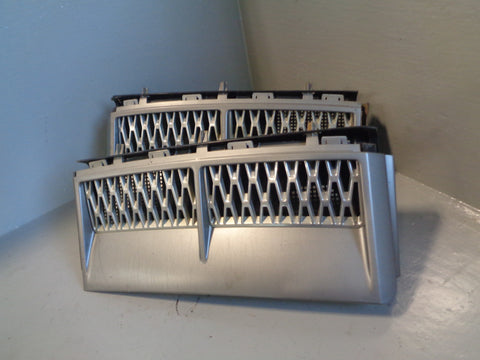 Range Rover L322 Wing Side Grilles Vents Supercharged 2002 to 2009 L10065