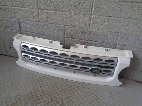 Discovery 4 Grille Front Fuji White Land Rover 2009 to 2016 L22015