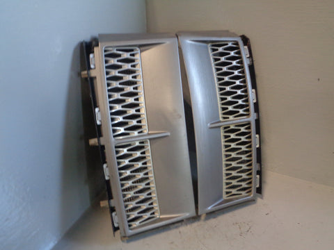 Range Rover L322 Wing Side Grilles Vents Supercharged 2002 to 2009 L10065