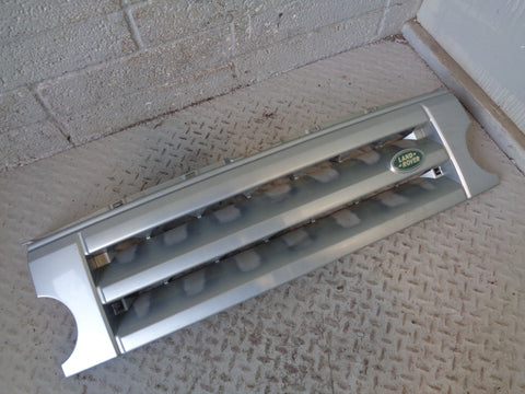 Discovery 3 Grille Front Arctic Frost Land Rover 2004 to 2009 K02015