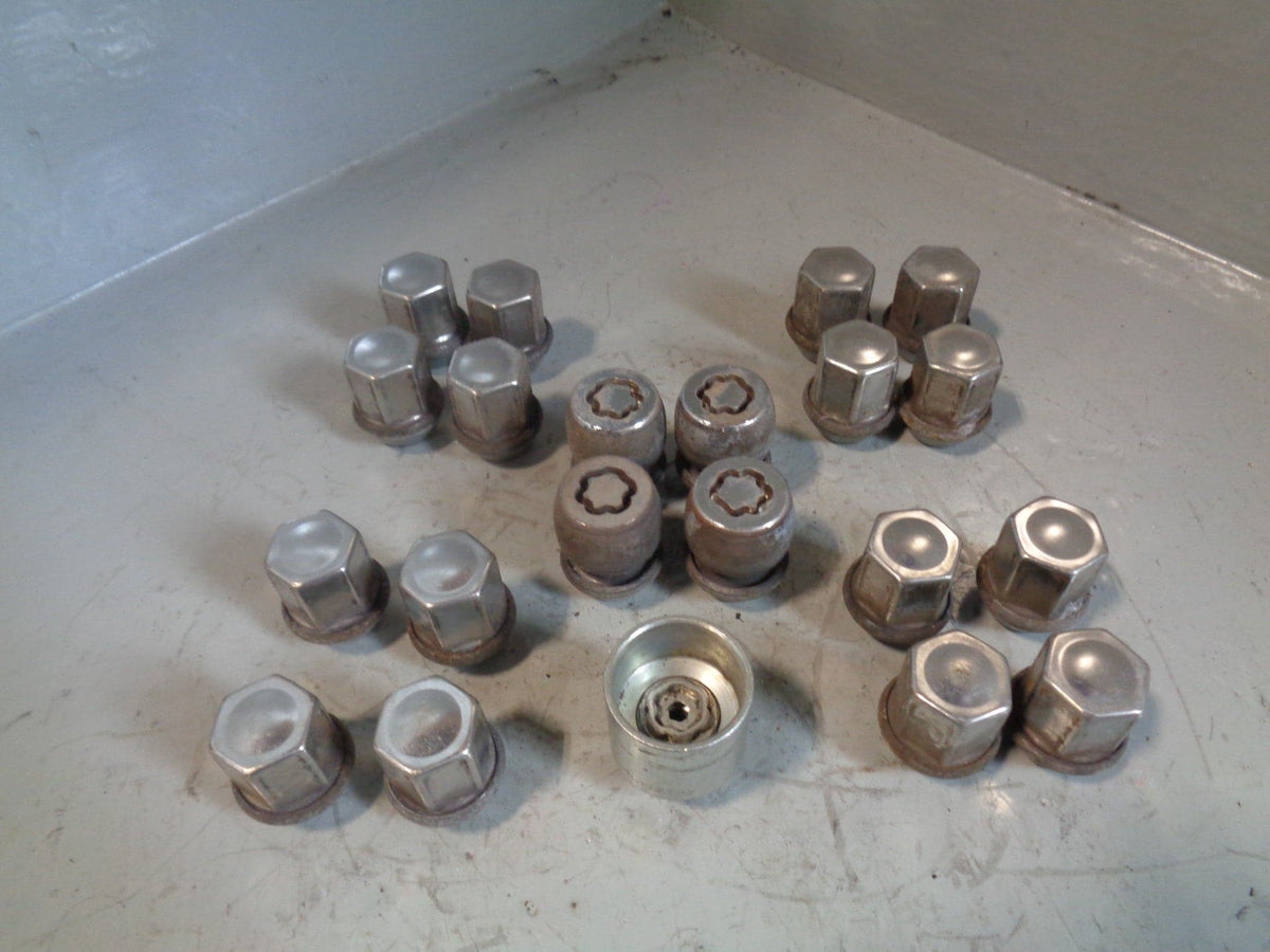 Range Rover Evoque Wheel Nuts Full Set with Locking Nuts and Key 2011 to 2018