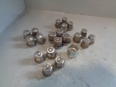 Range Rover Evoque Wheel Nuts Full Set with Locking Nuts and Key 2011 to 2018