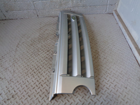 Discovery 3 Grille Front Arctic Frost Land Rover 2004 to 2009 K02015