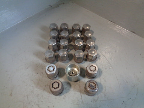 Range Rover Evoque Wheel Nuts Full Set with Locking Nuts and Key 2011 to 2018